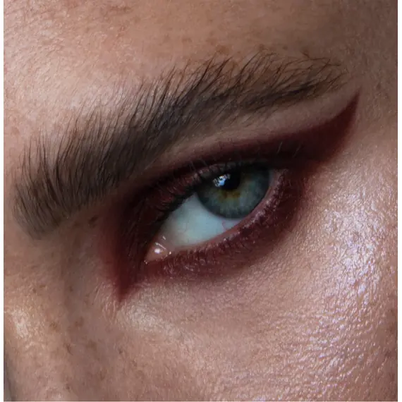 Rituel De Fille_Eyeliner_Iron_model.jpg