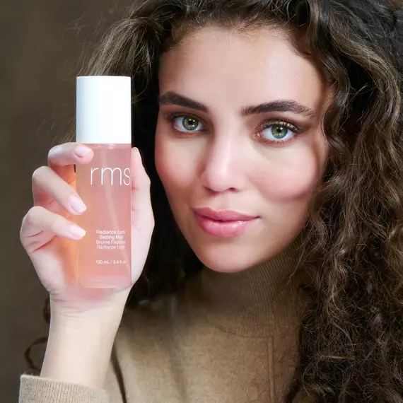rms beauty_Setting mist_model1