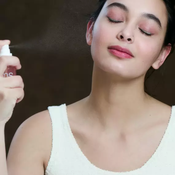 rms beauty_Setting mist_Model