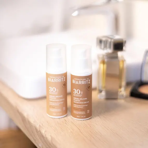 Laboratoires de Biarritz - Tinted Face Sunscreen SPF30 - image 2 | Amazingy